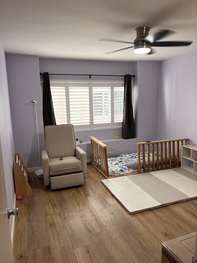 Building Photo - 5651 Sumner Way