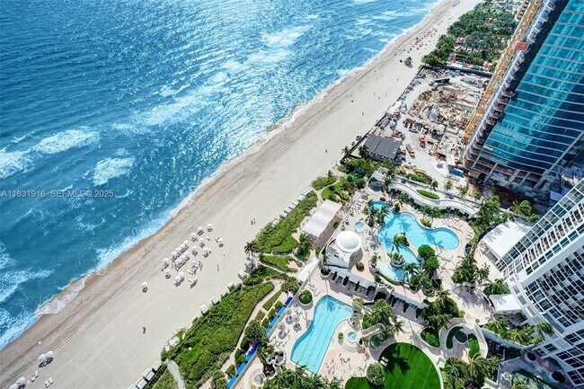 Building Photo - 18101 Collins Ave