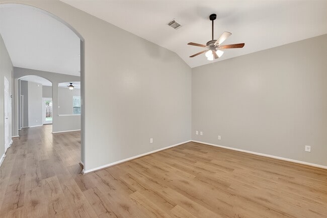 Building Photo - 6431 Applewood Forest Dr