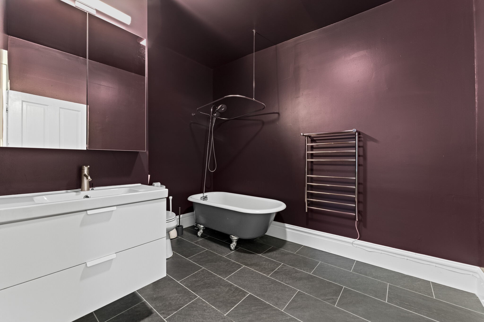 Building Photo - 2014 James St