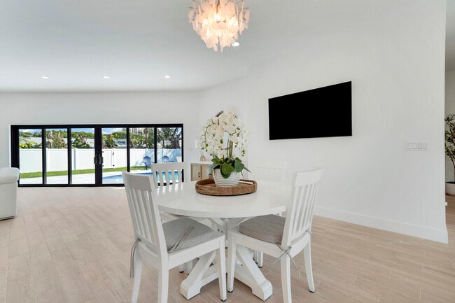 Building Photo - 1248 N Harbor Dr