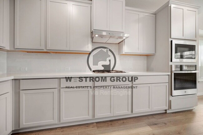 Building Photo - 912 Alberta Spruce Rd