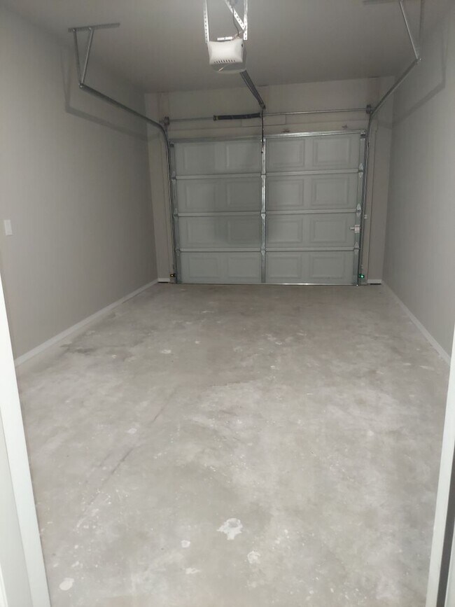 Building Photo - Beautiful 3 Bedroom Townhome in Alma!! *Move in Special*