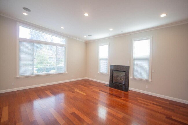 Building Photo - 827 Richardson Ct