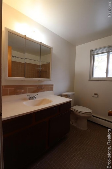 Building Photo - 2 Glendale Dr