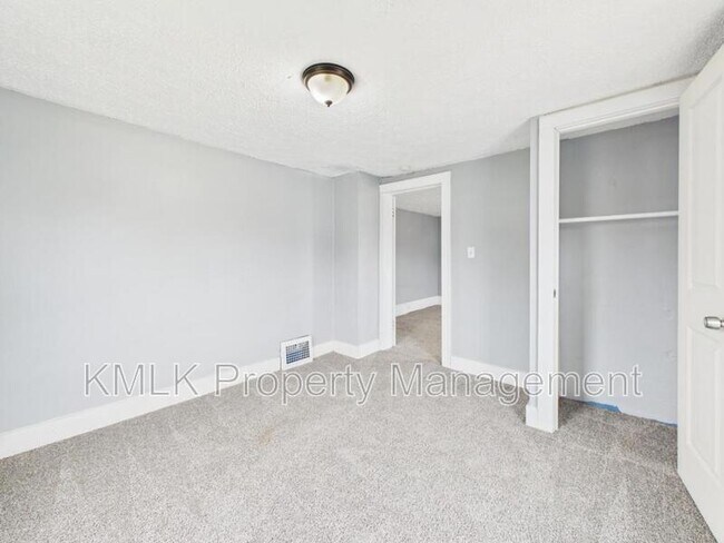 Building Photo - 36 23rd St SW