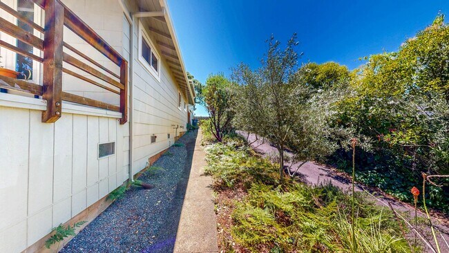 Building Photo - 4560 Sullivan Ct