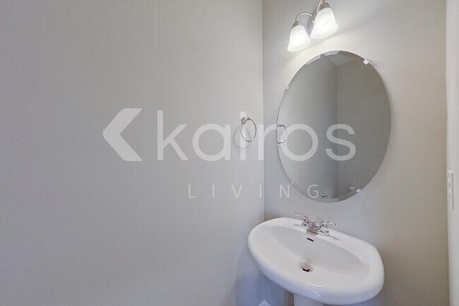 Building Photo - 877 Silent Barge Cv