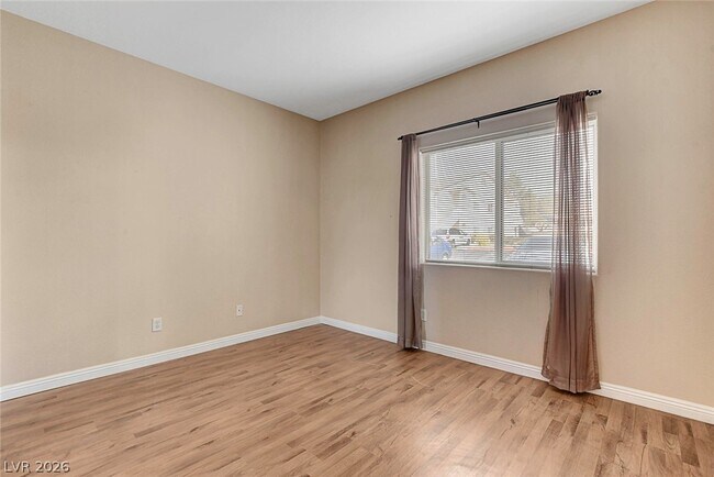 Building Photo - 5650 E Sahara Ave