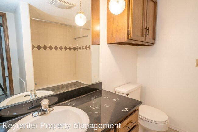 Building Photo - 3 br, 2 bath House - 1810 W 64th St