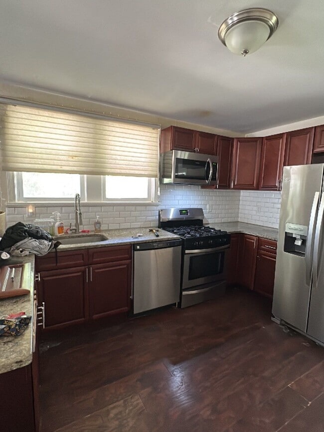 Building Photo - 558 Cincinnati Ave