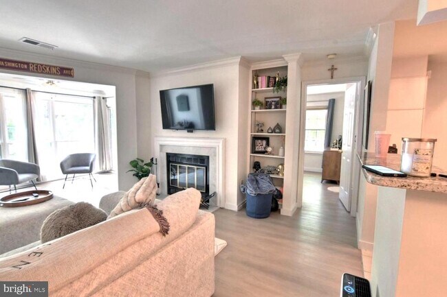 Building Photo - 2220 Springwood Dr