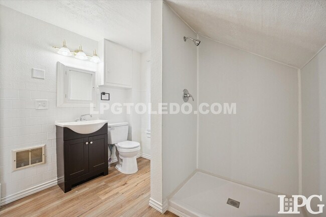 Building Photo - 5455 Douglas Rd