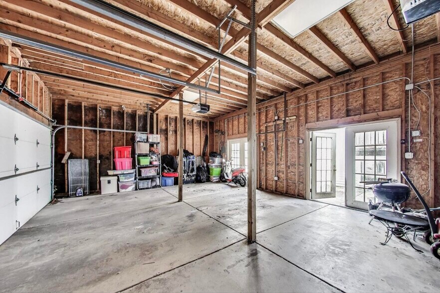 Building Photo - 6424 N Newgard Ave