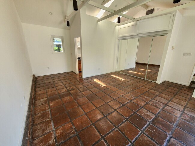 Building Photo - **COMING SOON**!! Gorgeous 3 beds | 4 bath...