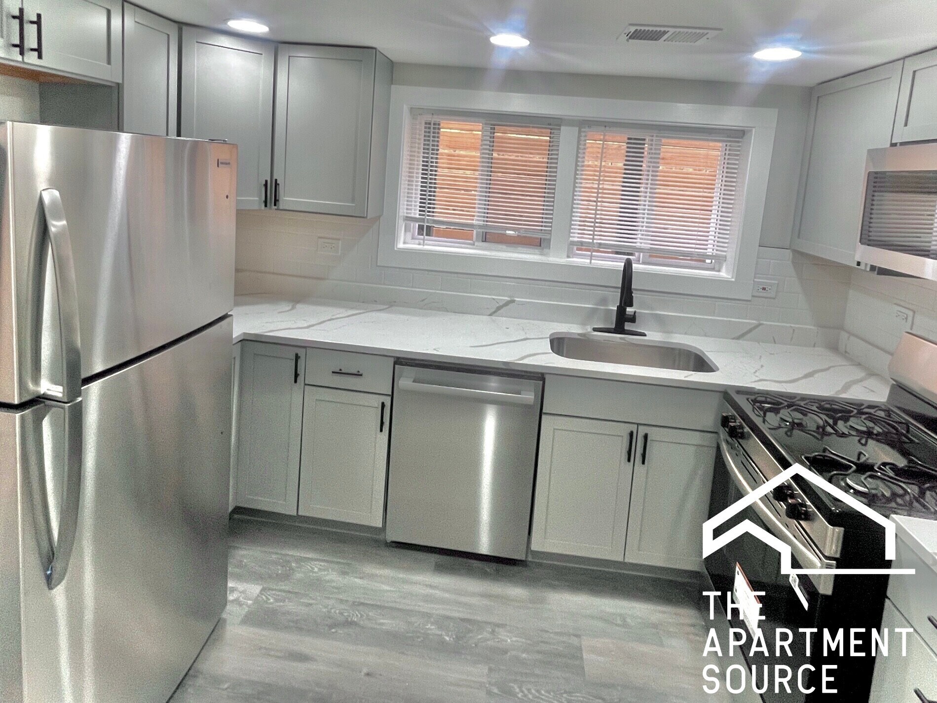 Building Photo - 2937 N Fairfield Ave