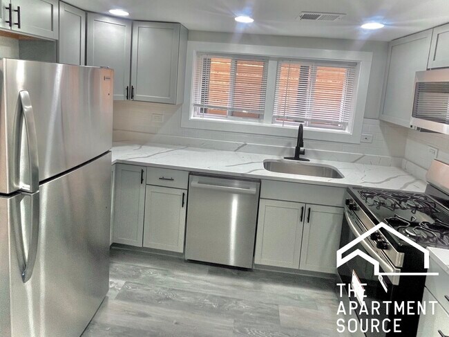 Building Photo - 2937 N Fairfield Ave