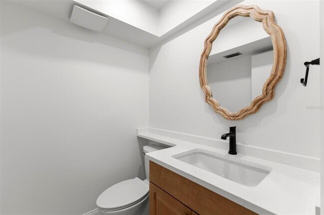 Building Photo - 1001 Pearce Dr