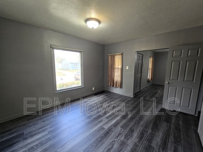 Building Photo - 709 Kern St