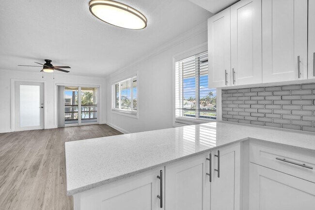 Building Photo - 1015 Spanish River Rd