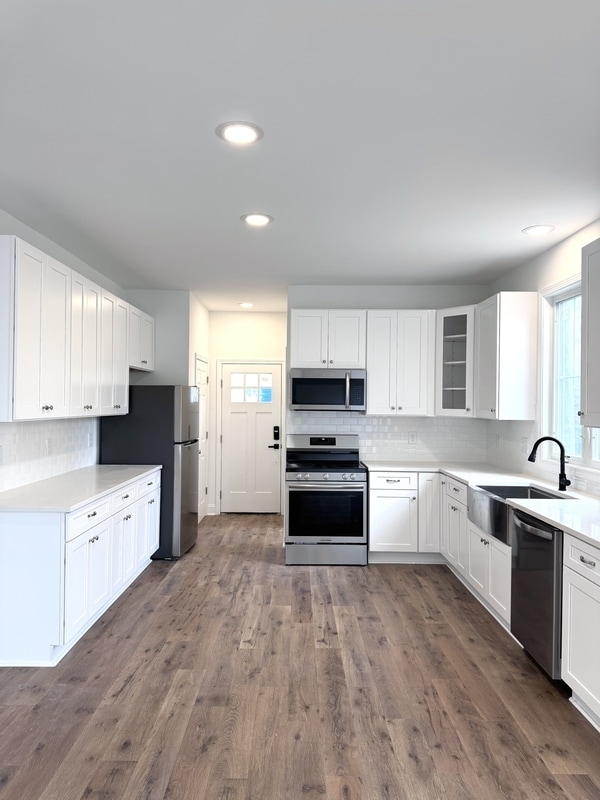 Building Photo - 427 Lakeland St