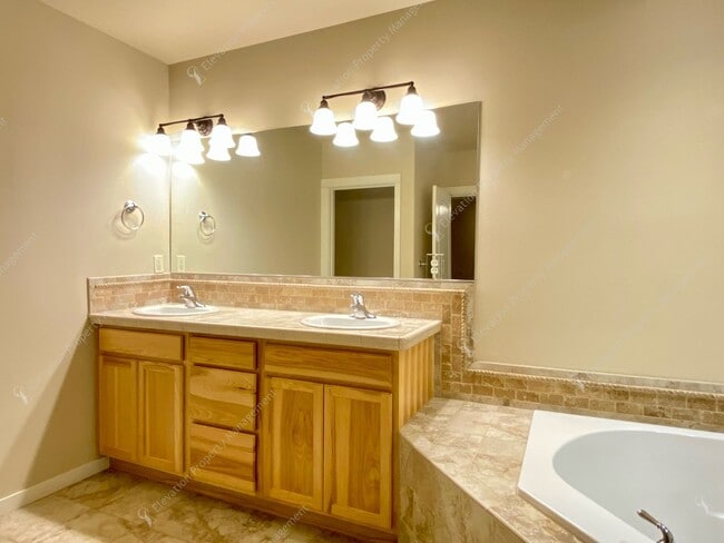 Building Photo - 3-Bedroom Home with RV Parking