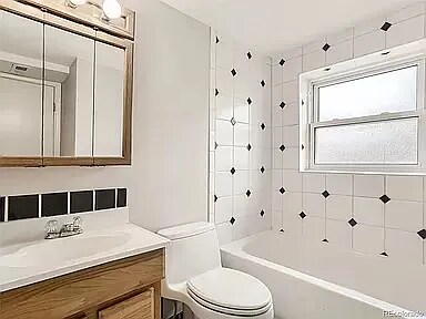 Building Photo - 2230 Cleo St