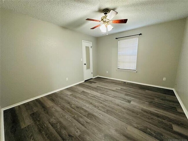 Building Photo - Beautiful 3 bed 2 bath in Union Schools