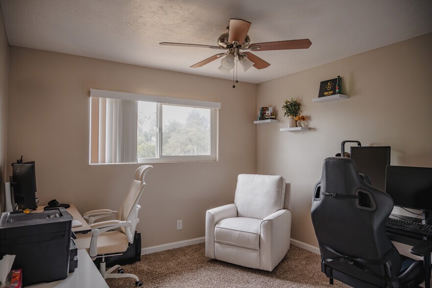 Building Photo - 340 Moss St