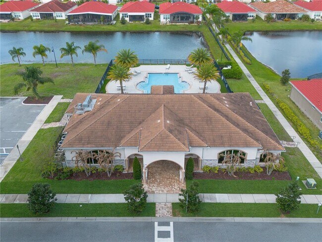 Building Photo - 2320 Symphony Cir