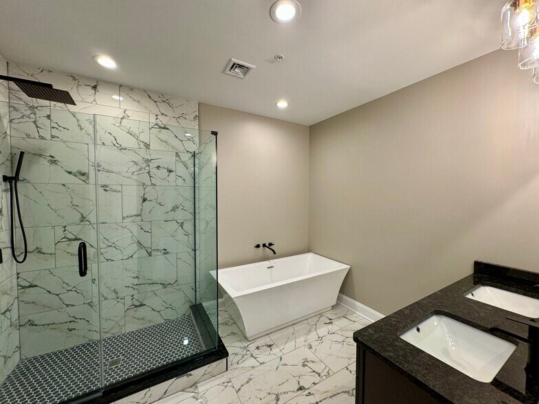 Building Photo - 116 S Main St