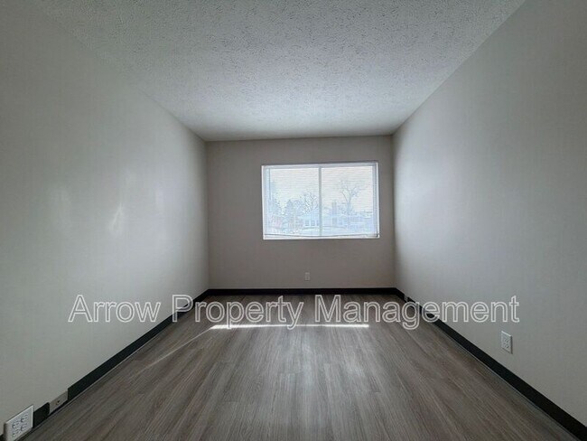 Building Photo - 1215 E St