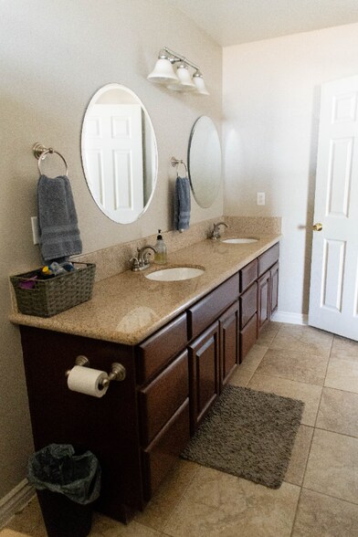 Building Photo - 12072 Pacific Rd