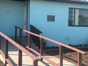 Building Photo - 904 33rd St