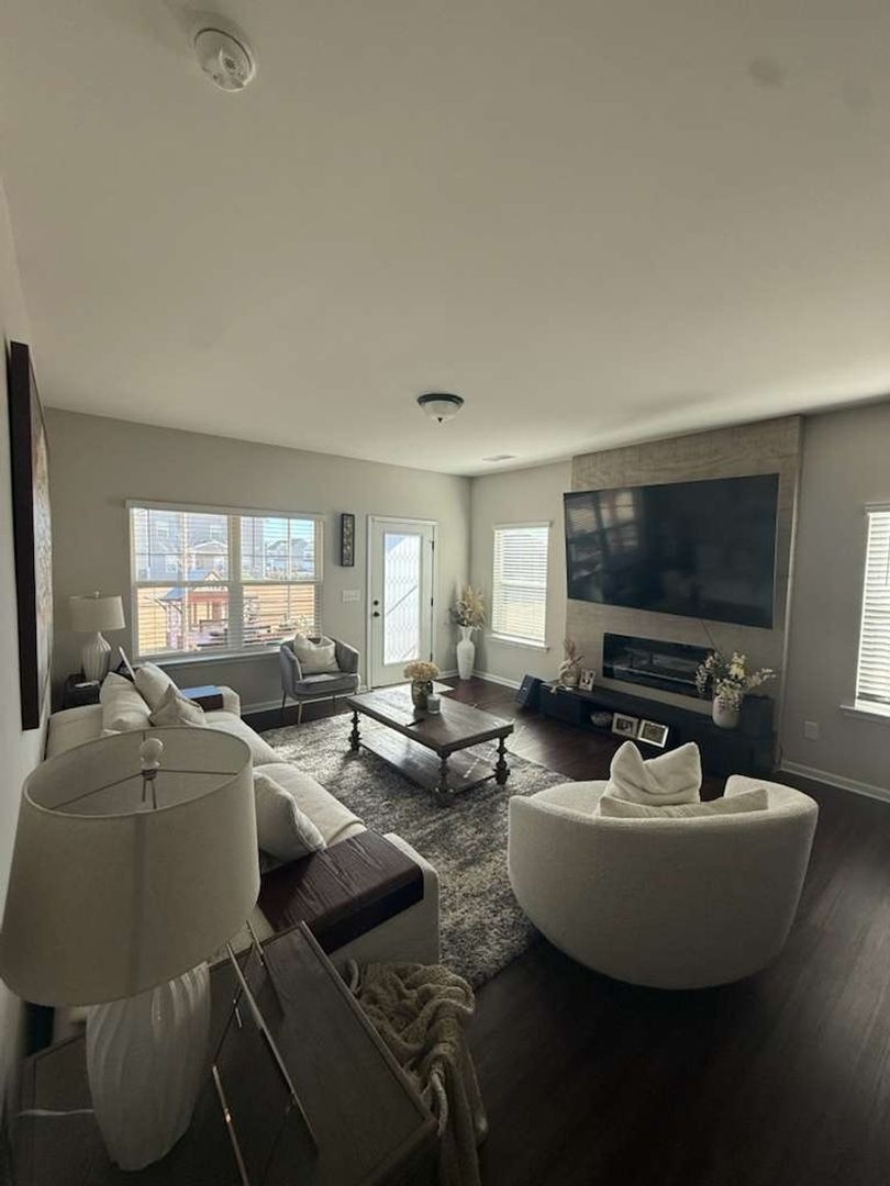 Building Photo - 332 Ox Bow Cir