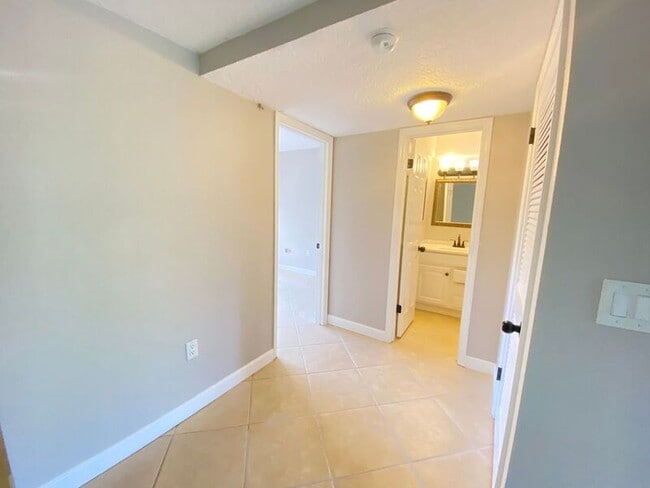 Building Photo - 1718 Gulfview Dr