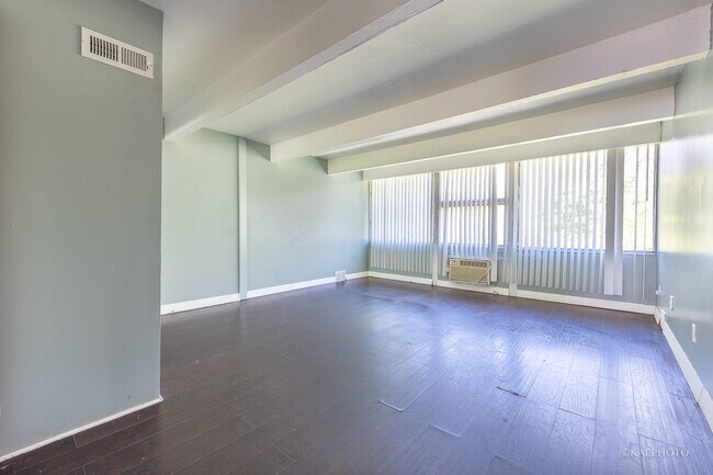 Building Photo - 4800 S Drexel Blvd