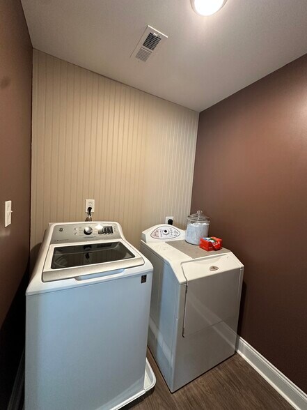 Building Photo - 1615 Mountain Quail Cir