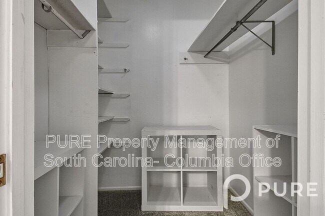 Building Photo - 601 Riverhill Cir