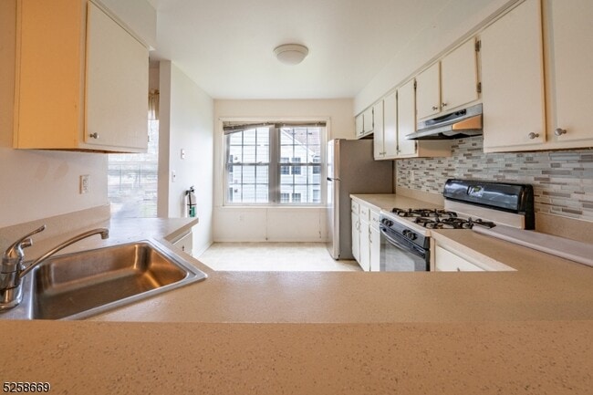 Building Photo - 14 Homestead Ln