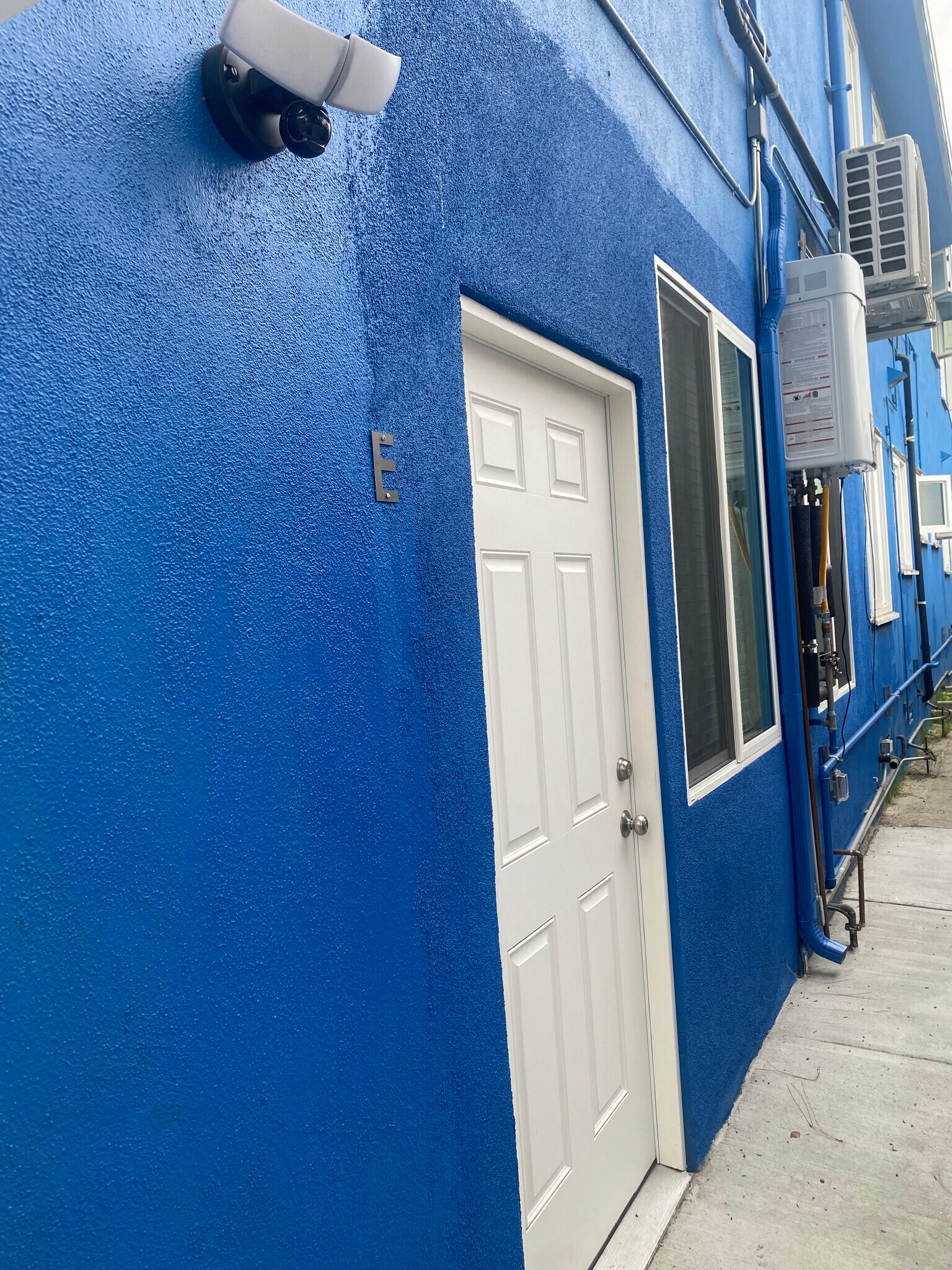 Building Photo - 405 W Broadway