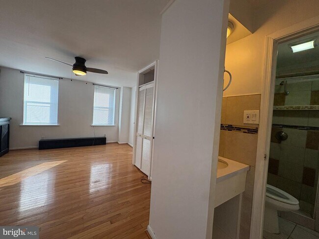 Building Photo - 3711 Lancaster Ave