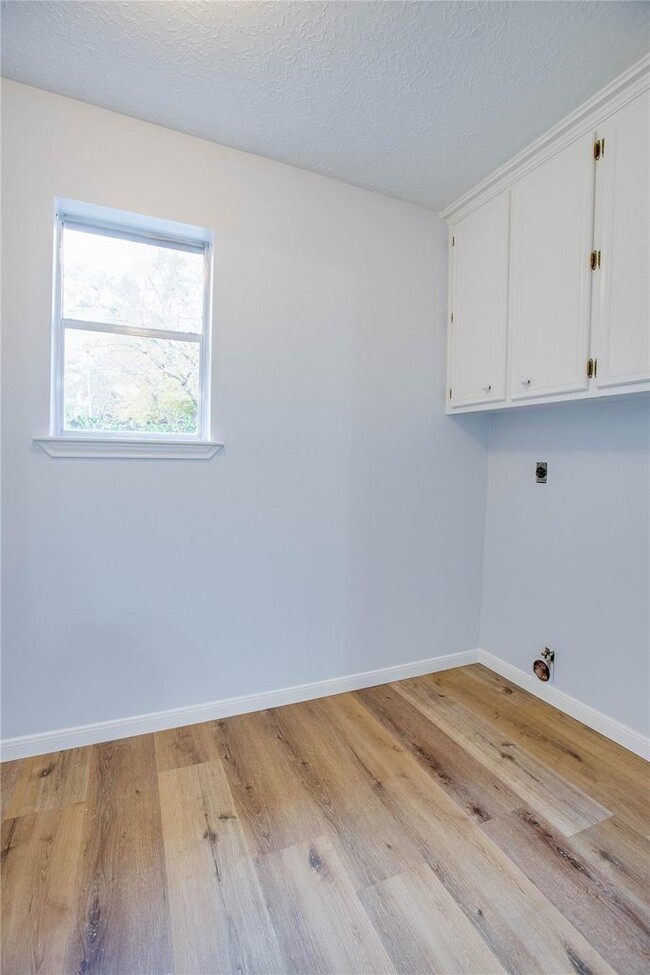 Building Photo - 605 Jeff Davis Ct