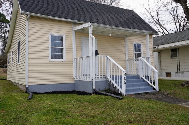 Building Photo - 405 W Main St