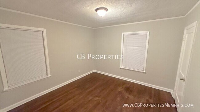 Building Photo - 2370 Larose Ave