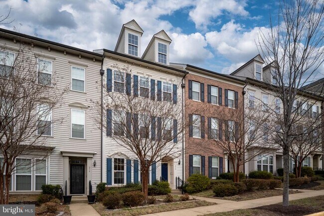 Building Photo - 214 Almond Dr