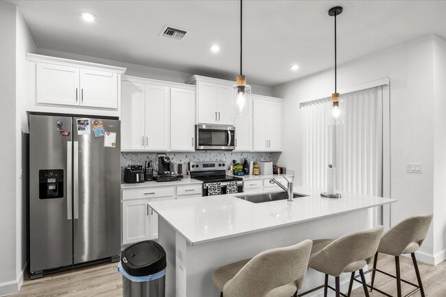 Building Photo - 14042 SW Thorens Dr