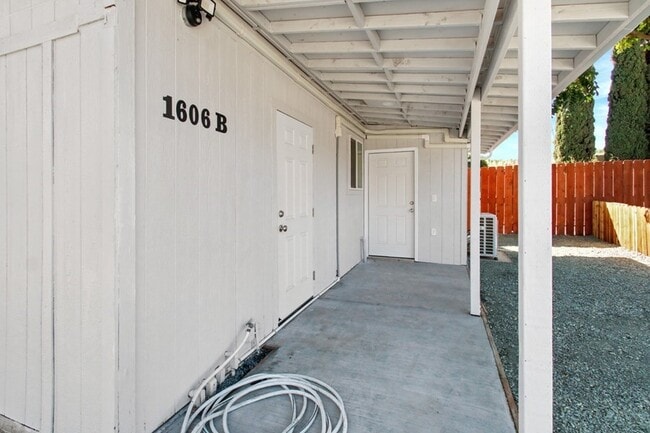 Building Photo - Wonderful 2 Bedroom Home