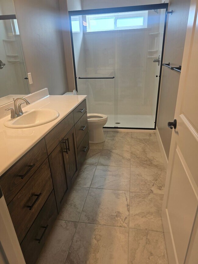 Building Photo - 3 bed 2 bath Brand-New Custom-Built- Home