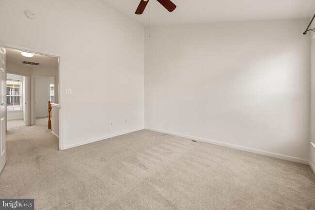 Building Photo - 956 Harrison Cir